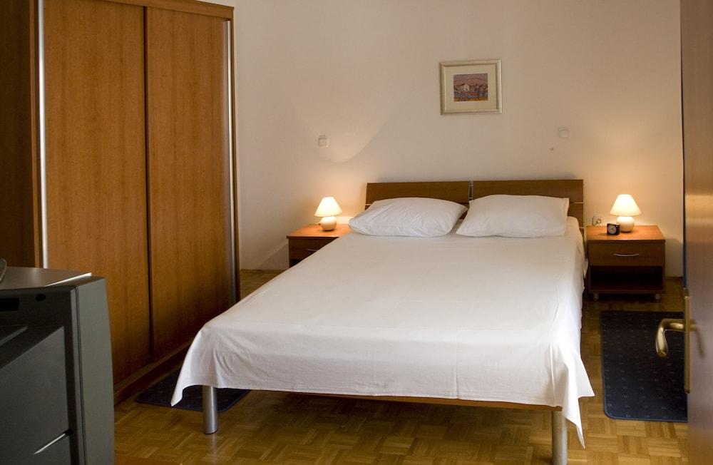 Pucisca Villa Постира Экстерьер фото